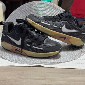 Nike Men's Black and Tan Sneakers
